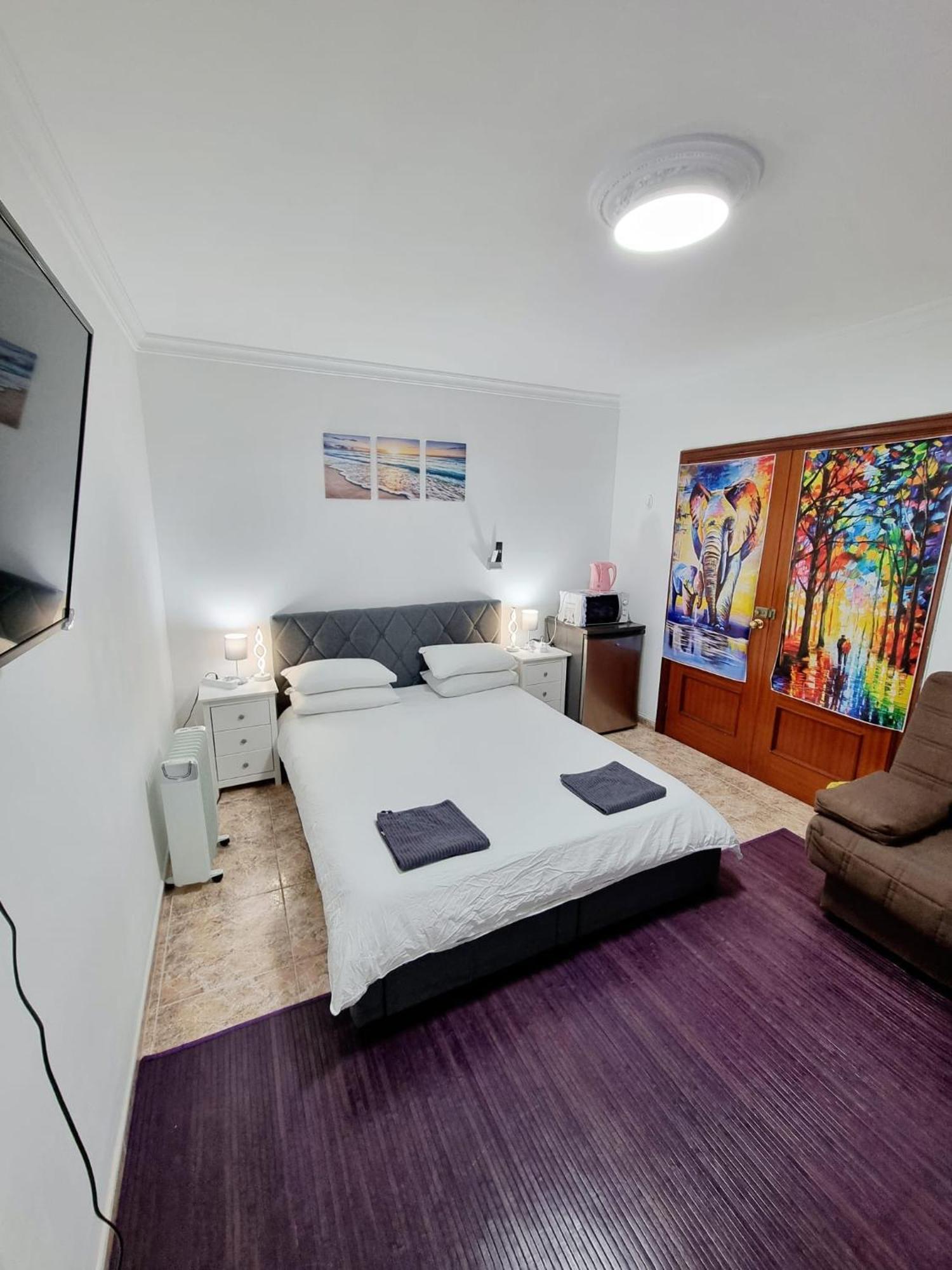 Large Modern Double Homestay *